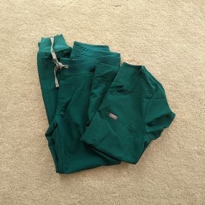 FIGS scrubs - hunter green